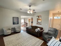 Relaxing stay in Stillwater, OK! Enjoy and relax in in this spacious home.