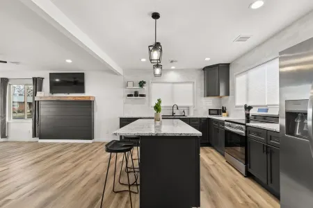 Modern Bungalow. Close to St. Joseph's hospital and Lewis Clark State College