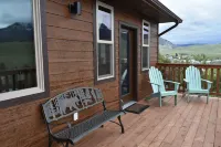 Yellowstone Northern Views -- Gorgeous Home. One mile to Yellowstone! Hotels in Gardiner