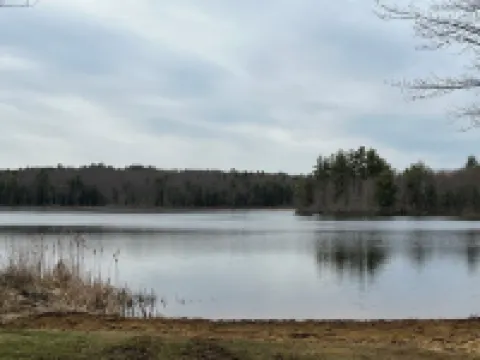 Lakefront 4 Bedroom 2 Bathroom Retreat with Beach and Dock Hotels in Gilmanton