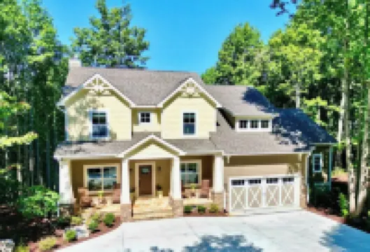 Luxury 5 bedroom, Mountain Views, Hot Tub, Game Room, Gourmet Kitchen, Hiking