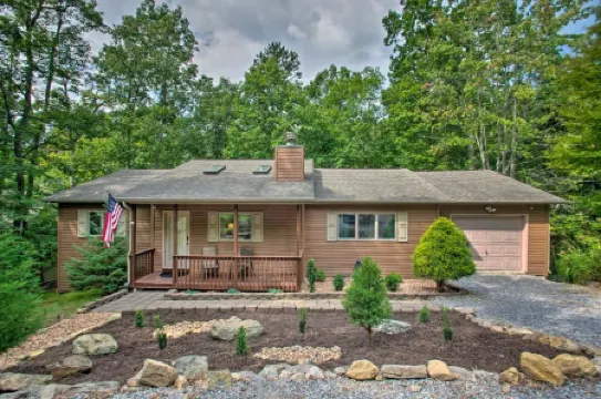 Mt. RelaxCATION~on resort~hottub~pool table~arcade