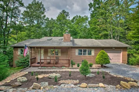 Mt. RelaxCATION~on resort~hottub~pool table~arcade Отели в г. Массанаттен