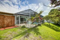 Sunrise Family Haven: Private Pool & Scenic Vistas
