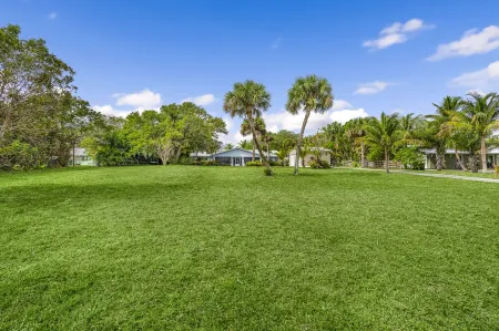 Ocean access / Pool & HotTub / Arcade & Game Room / Private Beach and long Pier