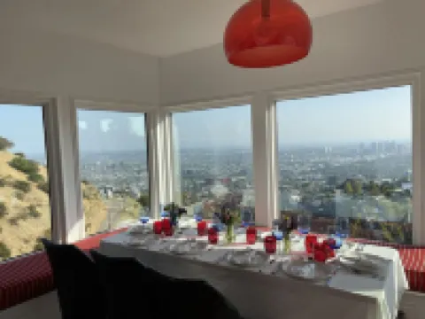 Hollywood Hills jetliner views among the stars