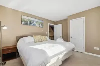 Private Lakefront Oasis with Game Room - Perfect Secluded Ski Retreat!