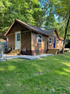 Carlton Cabin at Lake of Egypt Hideaway Near Shawnee & Wineries