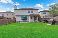 Spacious Family Home, sleeps 10 guests, plus Game Room! Hotels near Mosaic Church SA