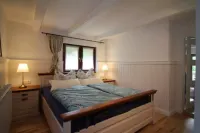 Unique idyllic holiday home under thatch on the Baltic Sea at Cape Arkona Hotels in Putgarten