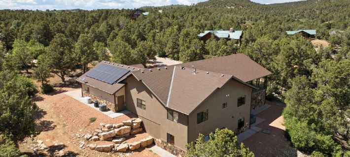 Canyon-View Retreat Minutes from Zion with Hot Tub, Game Room & Chef’s Kitchen Hôtels à&nbsp;: Comte de Kane