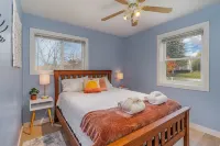 Beulah Apartment with Scenic Lake Views, Just 5 Minutes Away from the Beach!