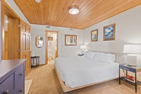 Hirvi Kota - Mountainside Corner Unit Condo Отели в г. Фриско