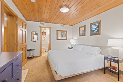 Hirvi Kota - Mountainside Corner Unit Condo