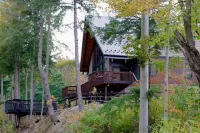 Eagle River Retreat~hot tub~riverfront!