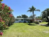 Newly Remodeled Beach Home, only1 mile to Nokomis Beach!