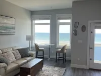 Ocean front Studio across from beach Hotels in Hull