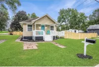 City Slicker | 2BR 1 BA Home I Fire Pit
