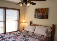 Winetrail Cabin - Giant City SP, SIU, Cedar Lake, & Shawnee Forest minutes away! Hotels in Makanda