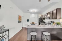 Completely Updated Condo, 15 Minute Walk to Davis Wade Stadium!!