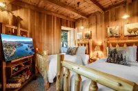 Secluded Luxury Chalet - Bespoke Finishes, Hot Tub, Decks, Firepits, and Grill