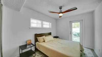 Oceanside 1st floor home, 1 block away from beach and 15 mins away from Mayo