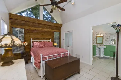 Great Location-walking distance to downtown; quiet; historical district Hotels near The Meadows Center for Water and the Environment