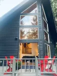 Stunning 3 bed Skykomish Riverfront Cabin with breathtaking views