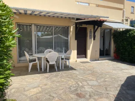 Maison à 3mn à Pied de la Plage et Restaurants et 5 du Port Avec Commerces Отели рядом с достопримечательностью «Mas Provencal La Richaude»