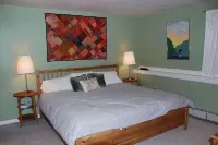 Modern, Comfy & Clean Condo at Mountainside - Pool/HotTub, WIFI, on Mtn R