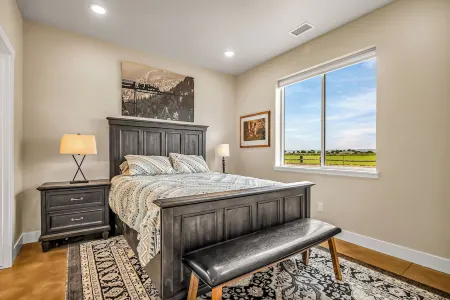 Adobe Creek Cottage - Serene Setting Close to Golf, Mountain Biking & Hiking