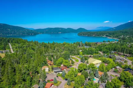 Ski Cabin with Wfmountain Views/ 6 Miles to the Lifts