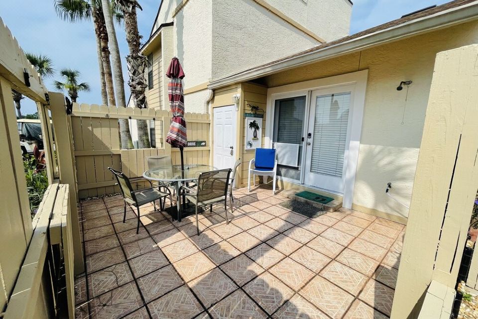 Photo 4 of 6