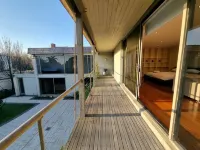 Large Golden Mile house sleeps 12. Within 50 meters of the beach and restaurant.