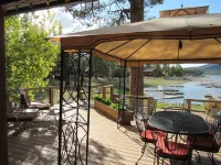 4 + 3 LAKEFRONT HOME W/BOAT DOCK & PRIVATE BEACH