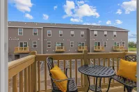 Elegant New Home Near Lakes - Relax & Unwind!