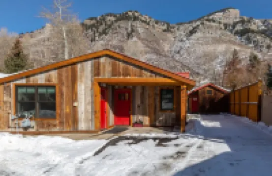 Minturn River Cabin with Hot Tub and NEW Air Conditioning