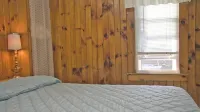 Squaw Lakefront Cottage minutes from Bank of NH Pavilion