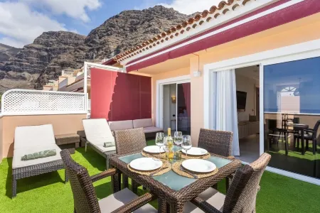 APARTMENT A few meters from a black sand beach. Отели рядом с достопримечательностью «Beach Chica»