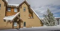 Cozy Saddle Ridge Townhome, walk/ski to Iron Horse & Pony Express Lifts!