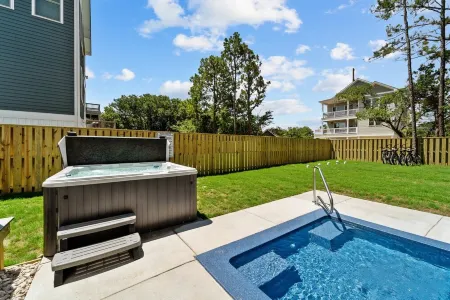 NEW Retreat with Pool, Hot Tub, and Premium Amenities! NEXT to 'Park and Paddle'