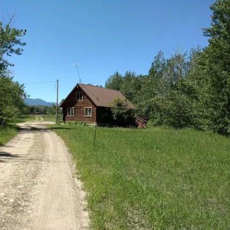 Kelly's Rock Creek Cabin. Kids and dogs welcome!