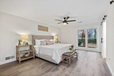 Renovated Ranch Home. Pet Friendly, Game Room, Fire Pit, Grill, Covered Porch