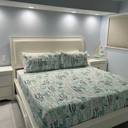 Penthouse 1 Bedroom with Beautiful Beach Views!