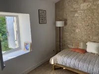 large charming house & garden, secured pool, 5 bedrooms, Niort countryside (79) Hotel a Deux-Sevres