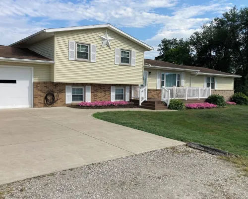 Family-friendly Home with large backyard and game room Hotels in Coshocton County