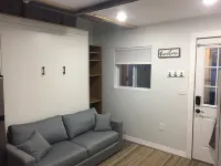 Studio Condo (Newly Renovated) - 150' to Beach 20 min to Portland