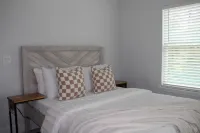 Cozy Apartment in Lake City, only minutes from the baseball fields and food!