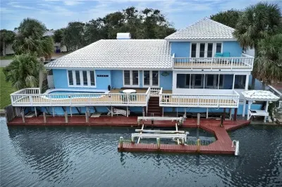 3 Bedroom Waterfront home with Pool and boat dock Hotels near Gramma's Attic