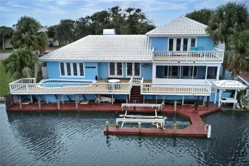 3 Bedroom Waterfront home with Pool and boat dock